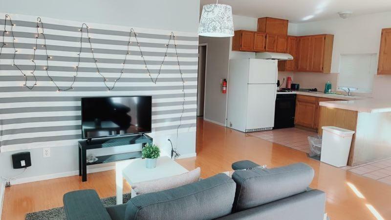 דירות Pasadena Single House 3B1B 三房一厅一厨一浴 מראה חיצוני תמונה